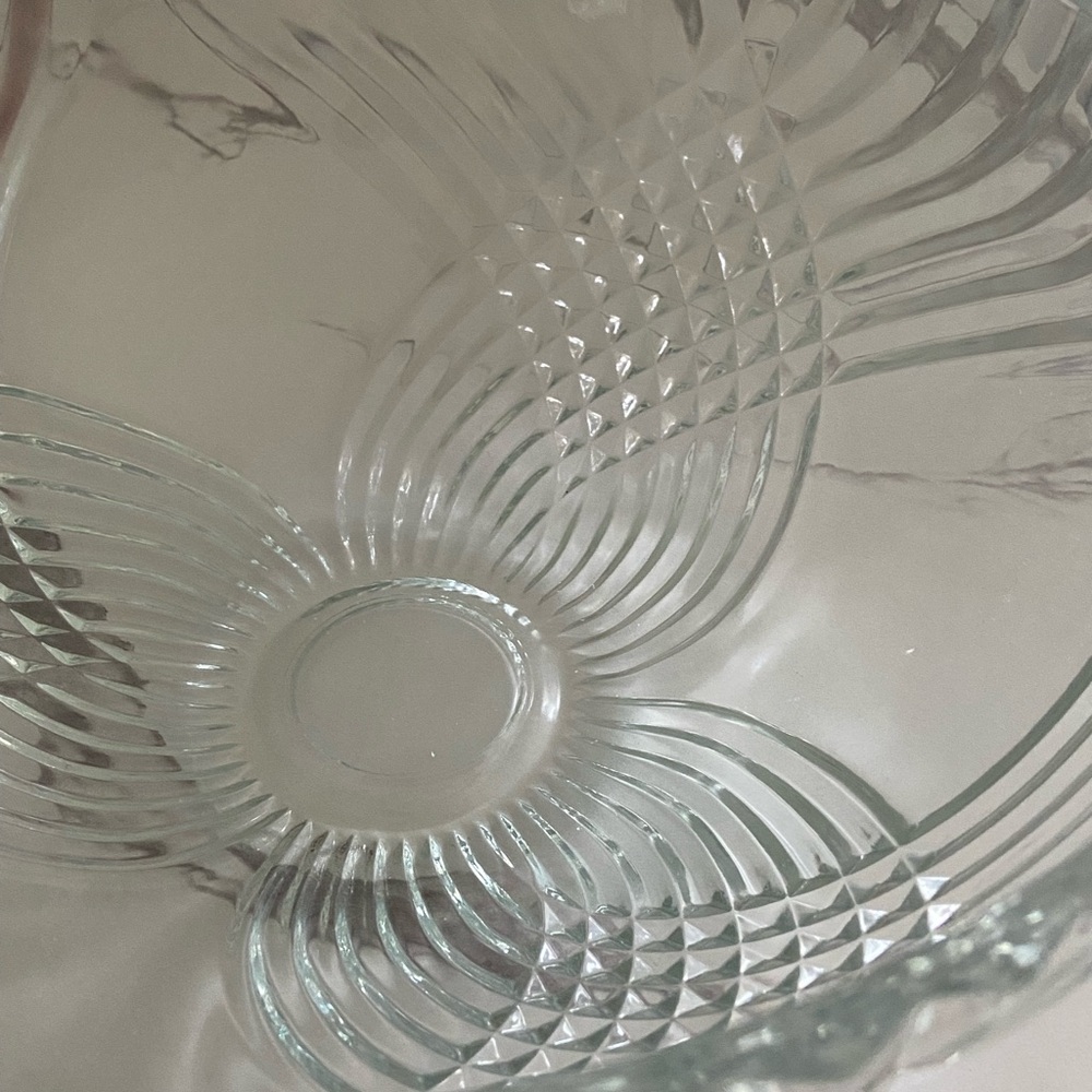Vintage clear cut Indiana glass serving bowl - Picture 9 of 11